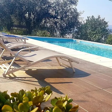 Lazzarini Rosella In Con Piscina A 2km Dal Mare Дом отдыха *