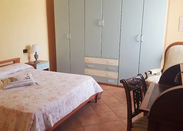 Semesterbostad Lazzarini Rosella In Con Piscina A 2km Dal Mare