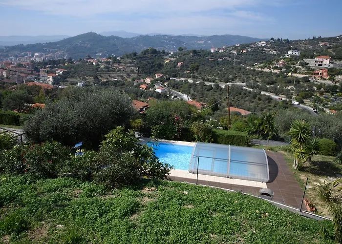 Lazzarini Rosella In Con Piscina A 2km Dal Mare 임페리아